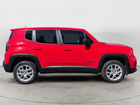 Used 2023 Jeep Renegade Latitude AWD/4WD image 6