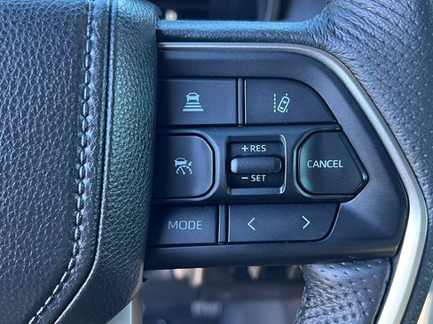Used 2025 Toyota Tundra Limited AWD/4WD image 25