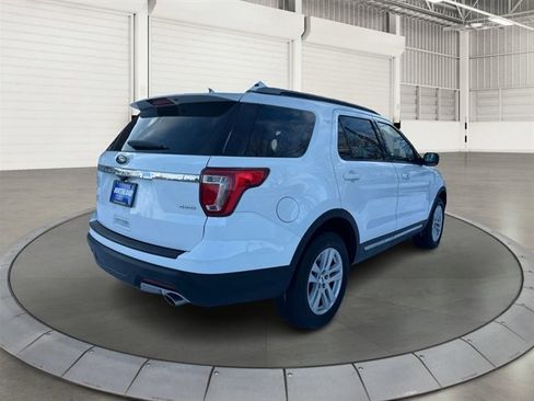 Used 2018 Ford Explorer XLT w/ Equipment Group 202A image 5