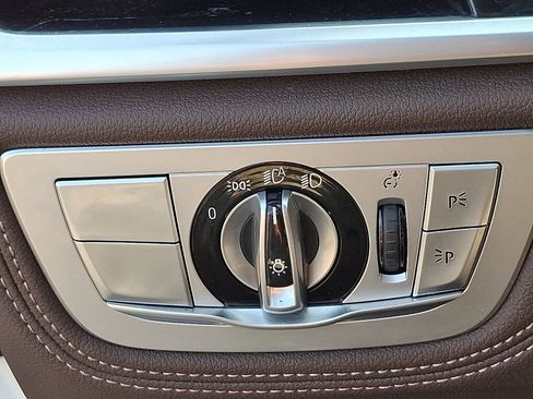 Used 2022 BMW 750i xDrive w/ Executive Package image 26