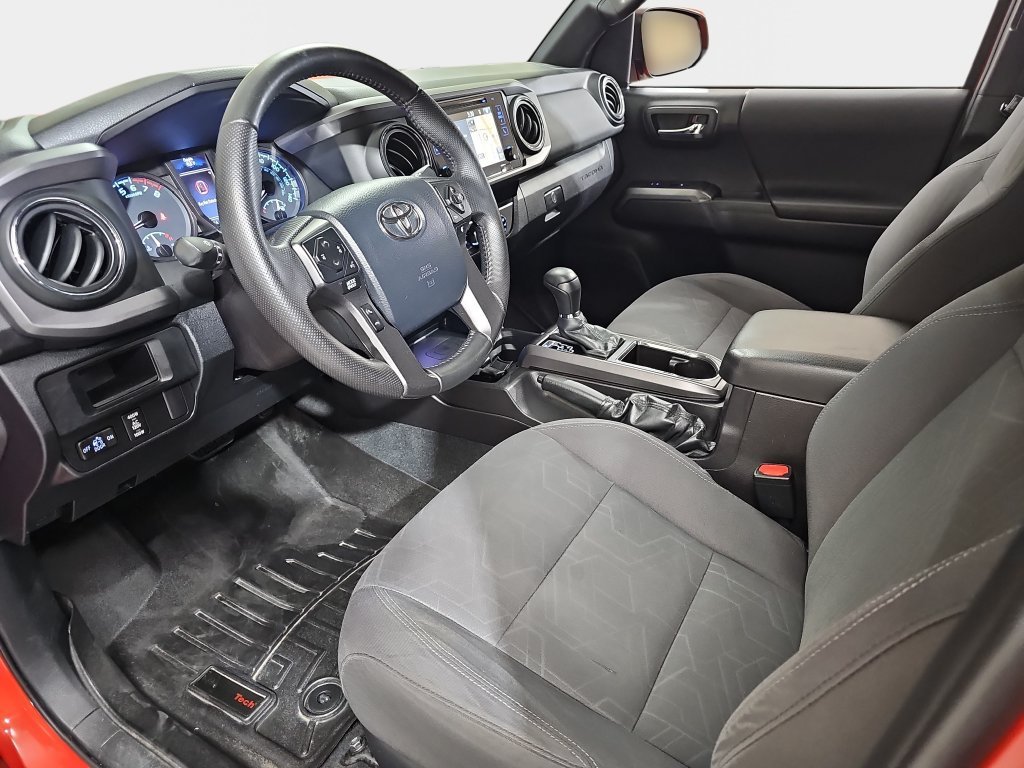 Used 2016 Toyota Tacoma TRD Off-Road w/ Towing Package AWD/4WD image 18