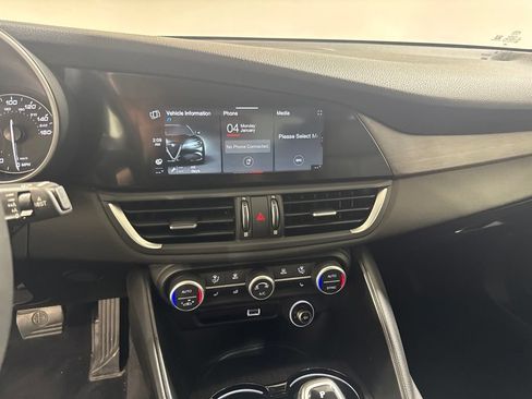Used 2020 Alfa Romeo Giulia Ti AWD/4WD image 13