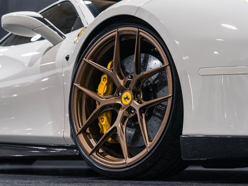 Used 2017 Ferrari 488 GTB RWD image 3
