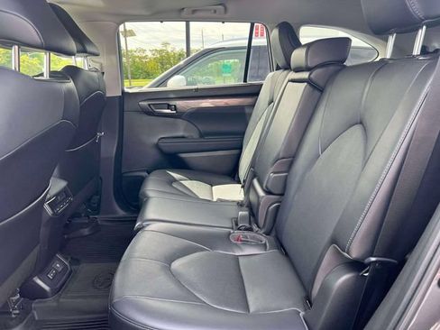 Used 2023 Toyota Highlander Limited AWD/4WD image 27
