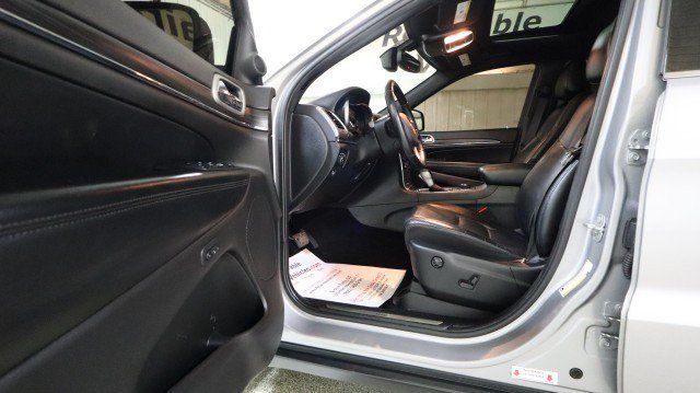 Used 2020 Jeep Grand Cherokee Limited AWD/4WD image 9