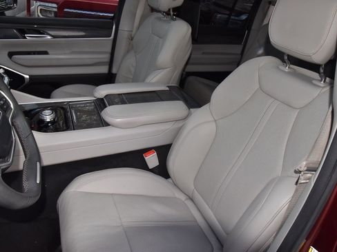 Used 2022 Jeep Wagoneer Series III w/ Premium Group I image 35