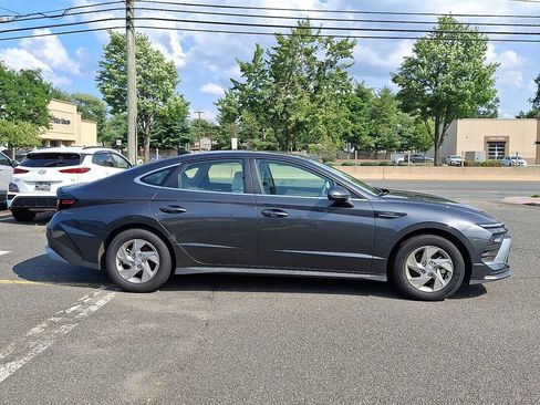 Used 2025 Hyundai Sonata SE FWD image 8