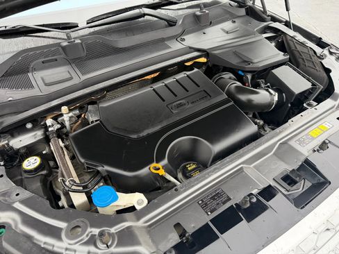 Used 2018 Land Rover Discovery Sport HSE image 41