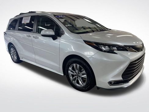 Certified 2024 Toyota Sienna XLE w/ XLE Plus Package AWD/4WD image 7
