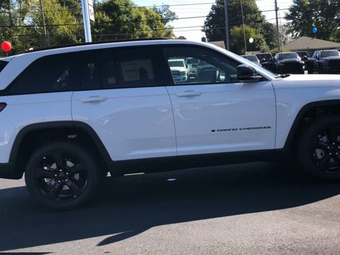 New 2025 Jeep Grand Cherokee Limited w/ Black Appearance Package image 9