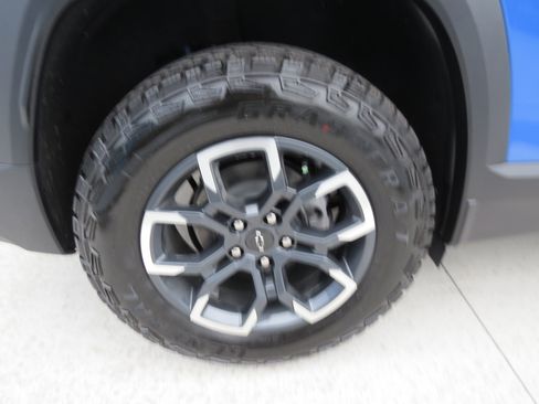 New 2026 Chevrolet Equinox ACTIV w/ Convenience Package III FWD image 9