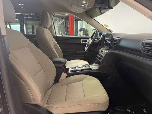 Used 2024 Ford Explorer 2WD image 21