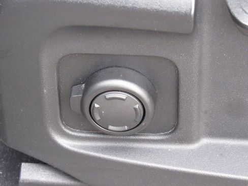 Used 2020 Land Rover Defender 110 S image 11