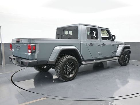 Used 2025 Jeep Gladiator Sport AWD/4WD image 6