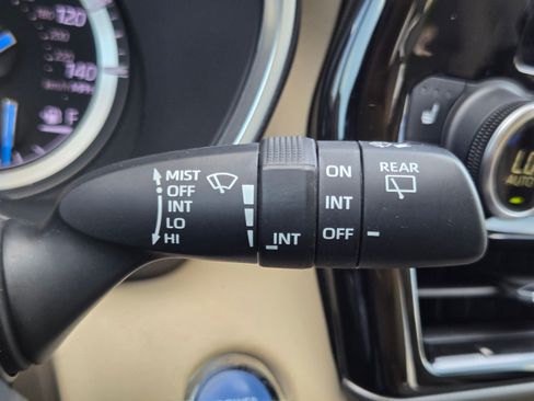 Used 2022 Toyota Highlander XLE FWD image 16