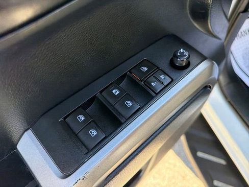 Used 2019 Toyota Tacoma SR5 AWD/4WD image 11