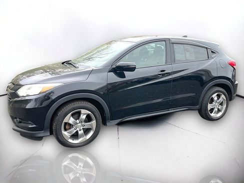 Used 2017 Honda HR-V EX image 2