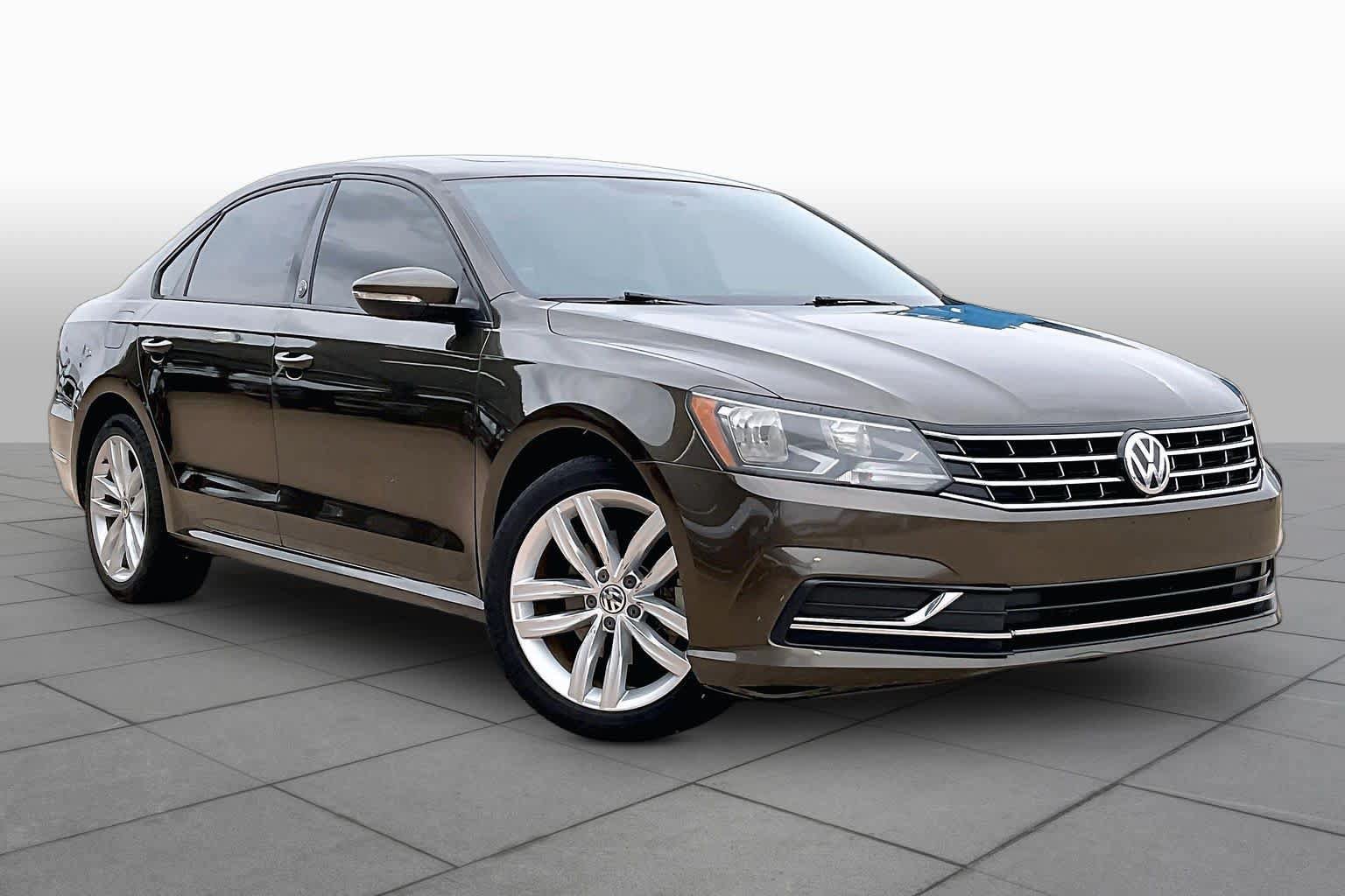 Used 2019 Volkswagen Passat 2.0T Wolfsburg w/ Wheels & Sunroof Package FWD image 4