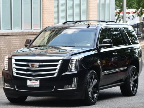 Used 2016 Cadillac Escalade Premium image 3