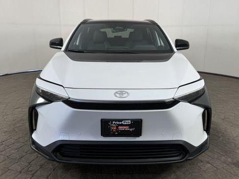 Used 2025 Toyota bZ4X FWD image 2