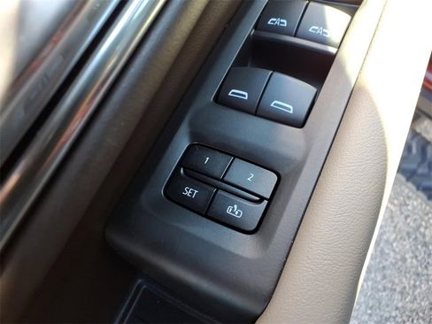 Used 2023 Chevrolet Tahoe Z71 w/ Luxury Package image 23