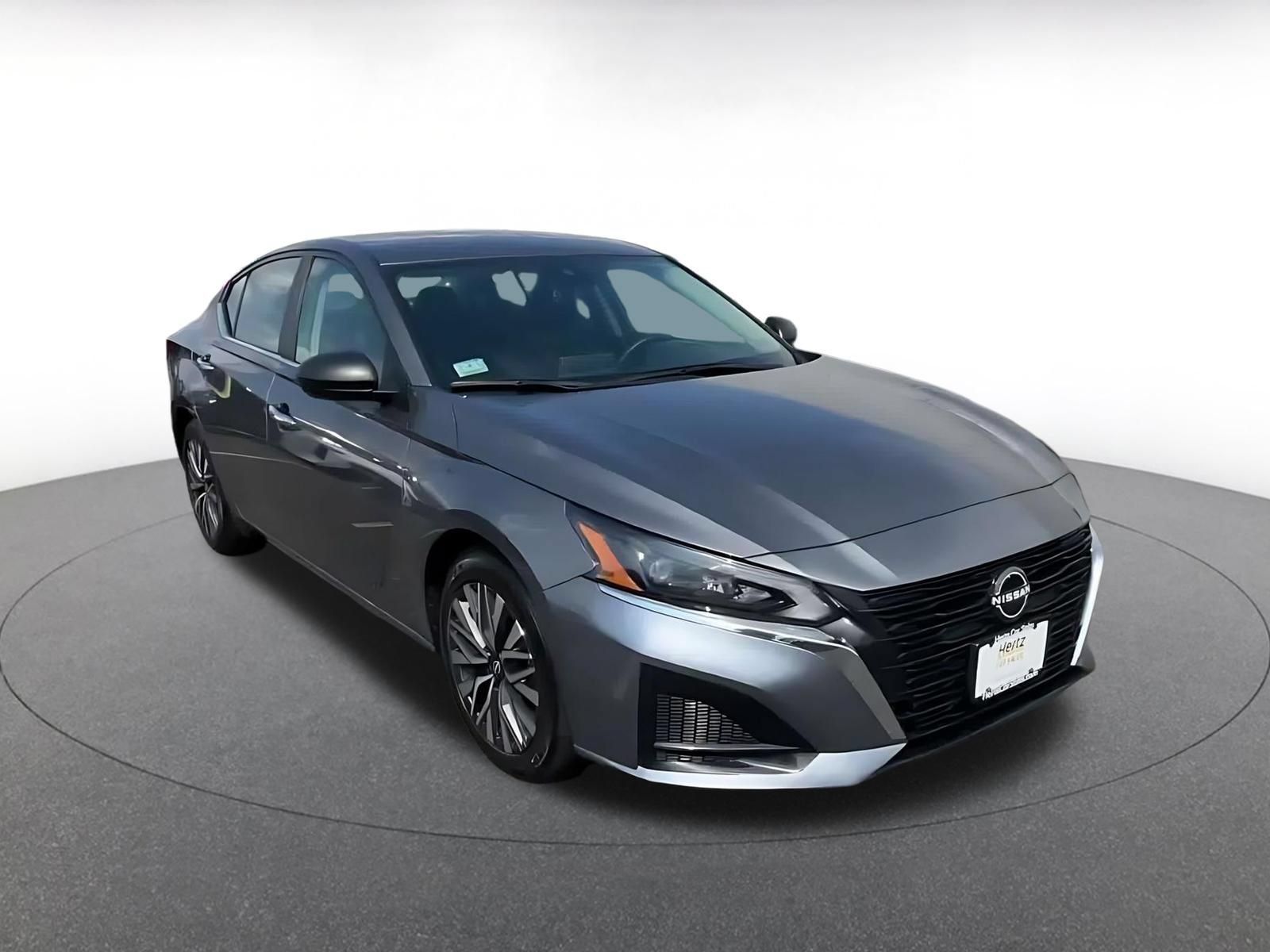 Used 2025 Nissan Altima 2.5 SV FWD image 3