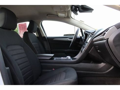 Used 2020 Ford Fusion SE FWD image 18