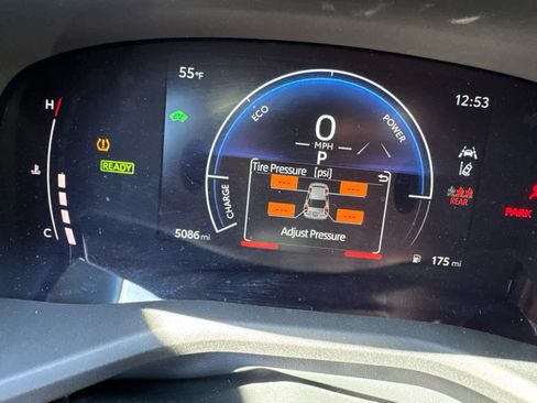 Used 2025 Toyota Camry SE w/ Convenience Package image 6