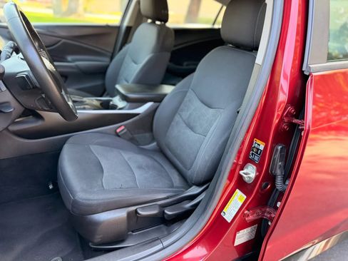 Used 2017 Chevrolet Volt LT w/ Comfort Package FWD image 16