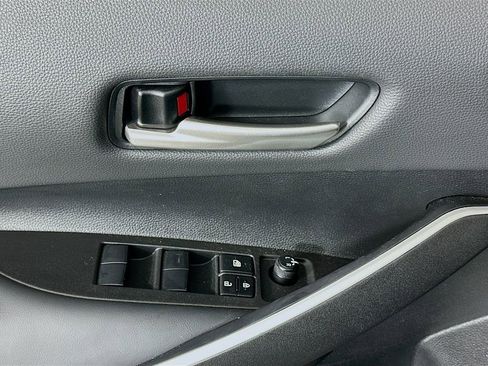Used 2025 Toyota Corolla SE FWD image 18