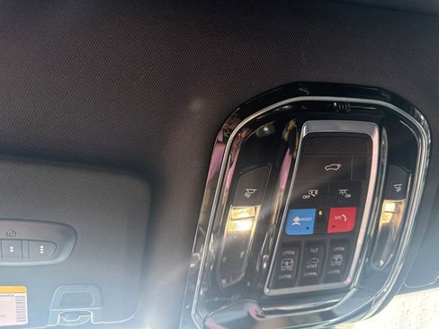 Used 2022 Jeep Grand Cherokee Overland w/ Adv Protech Group III image 27