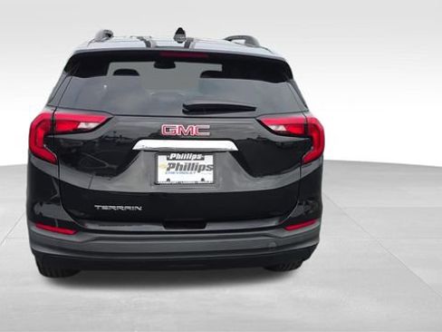 Used 2018 GMC Terrain SLE w/ Driver Convenience Package FWD image 4