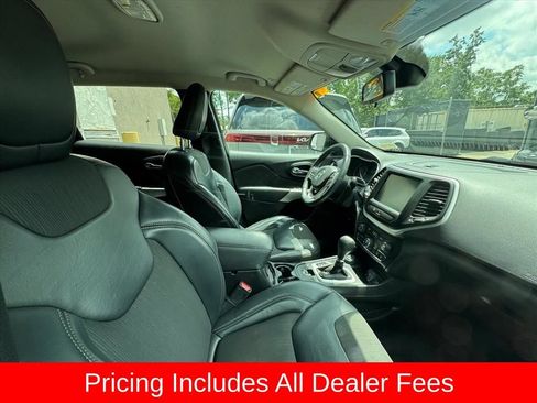 Used 2018 Jeep Cherokee Latitude Plus AWD/4WD image 3