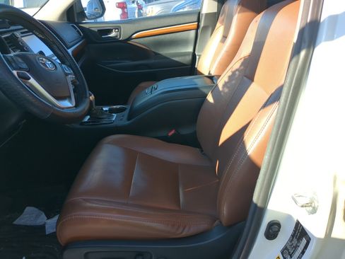 Used 2017 Toyota Highlander Limited image 8