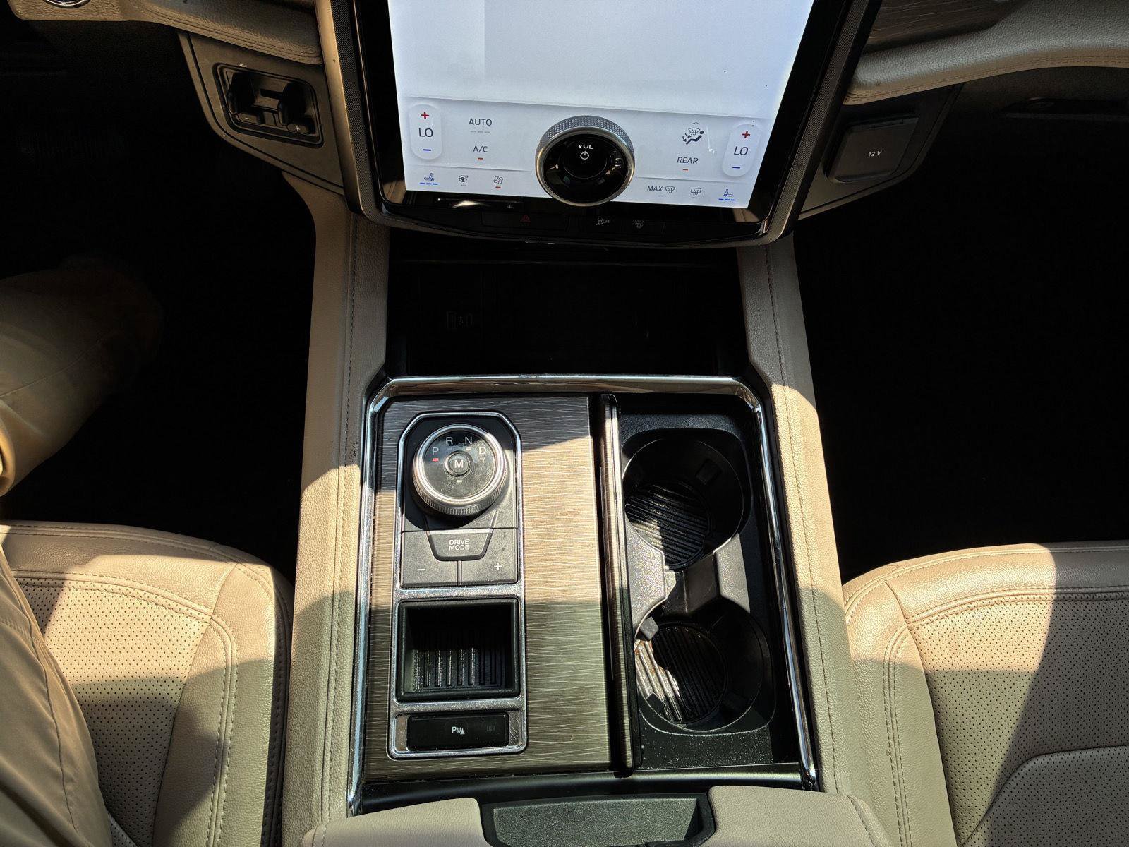 Used 2022 Ford Expedition Max Limited RWD image 16