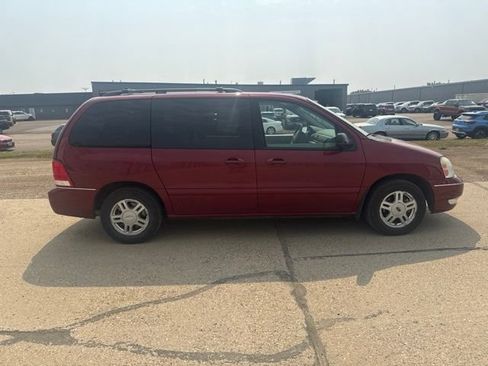 Used 2005 Ford Freestar SEL FWD image 12