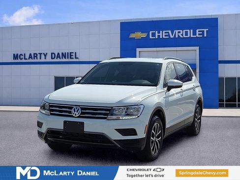 Used 2021 Volkswagen Tiguan SE w/ Panoramic Sunroof Package FWD image 2