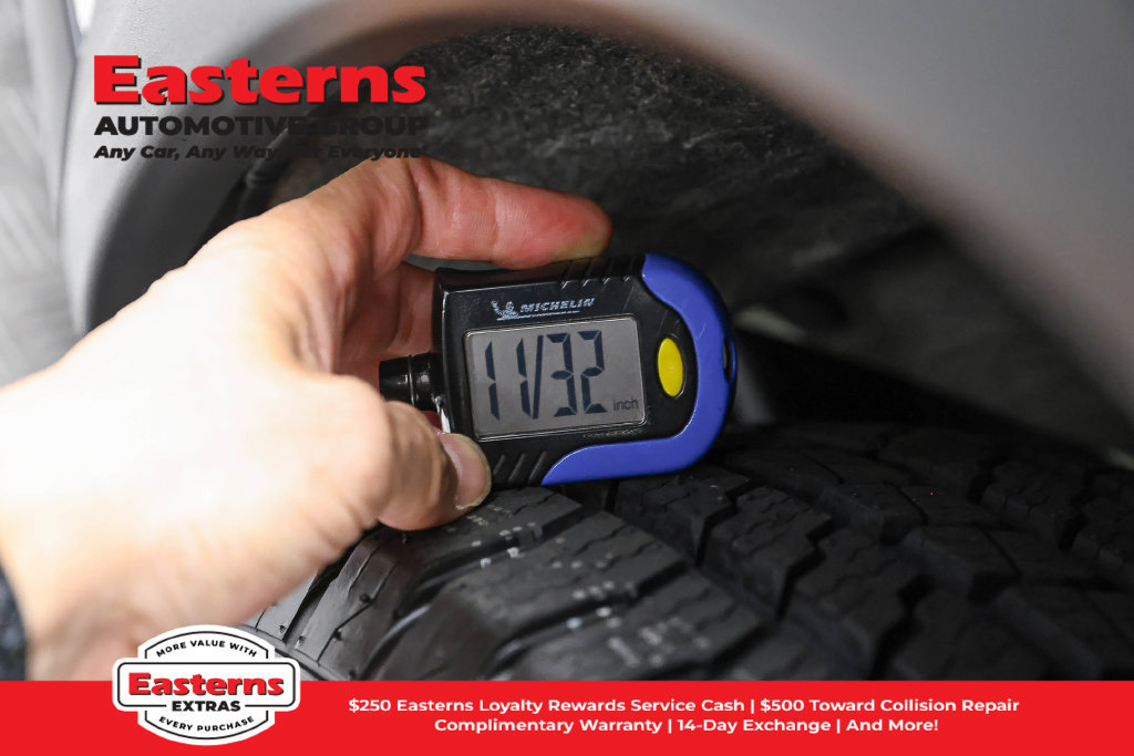 Used 2023 Nissan Rogue S AWD/4WD image 28
