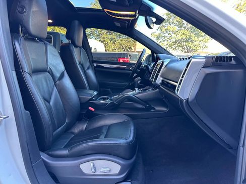 Used 2015 Porsche Cayenne S image 24