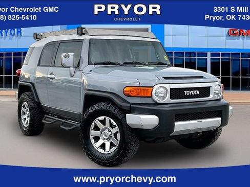 Used 2014 Toyota FJ Cruiser 4WD w/ Convenience Package image 1