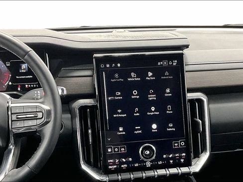 Used 2025 GMC Acadia Denali FWD image 7