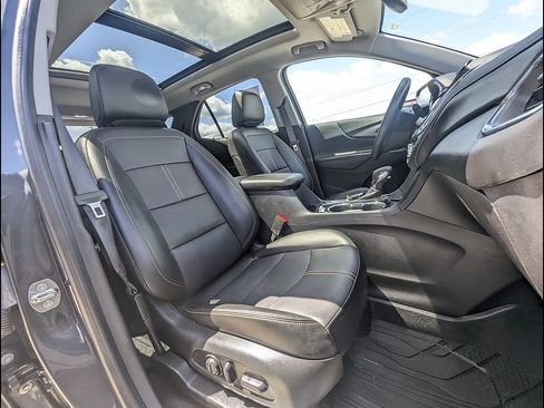 Used 2022 Chevrolet Equinox Premier AWD/4WD image 19