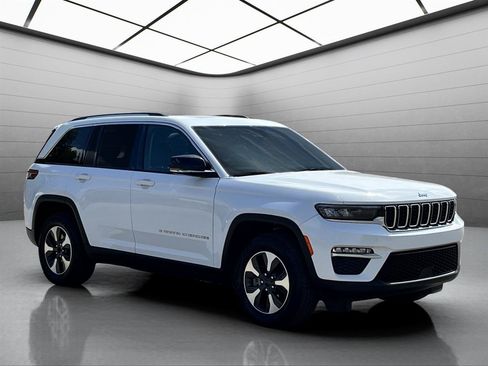 Used 2024 Jeep Grand Cherokee Limited 4xe AWD/4WD image 3