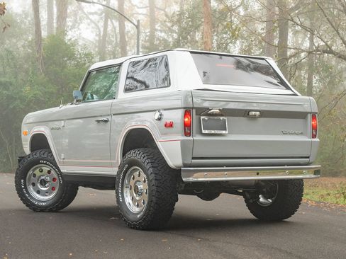 Used 2024 Ford Bronco Black Diamond AWD/4WD image 18