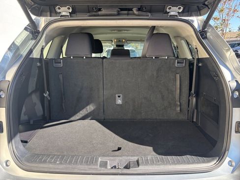 Used 2025 Toyota Highlander LE image 32