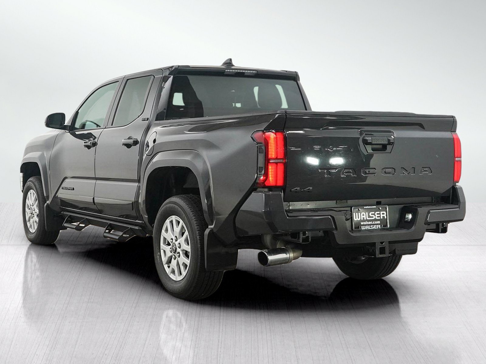 Used 2025 Toyota Tacoma SR5 AWD/4WD image 3