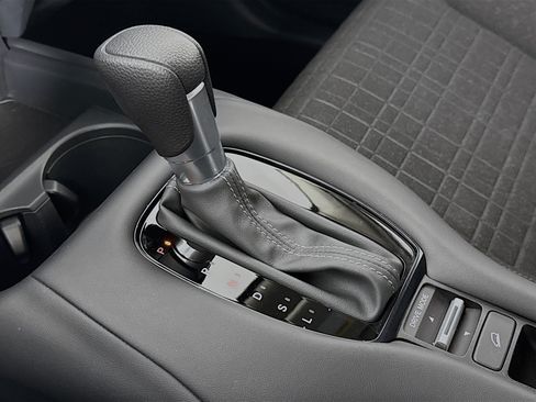 Certified 2023 Honda HR-V LX image 16