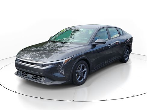 Used 2025 Kia K4 FWD image 3