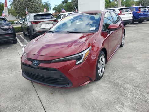 Certified 2025 Toyota Corolla LE FWD image 7