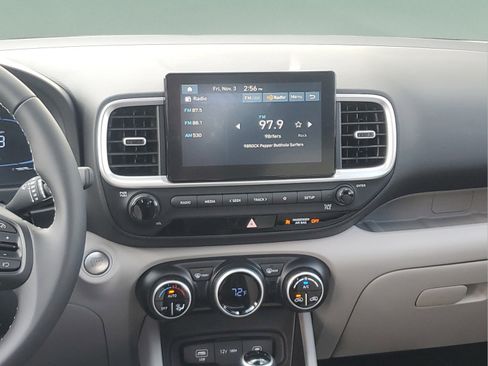 Used 2025 Hyundai Venue SEL FWD image 13